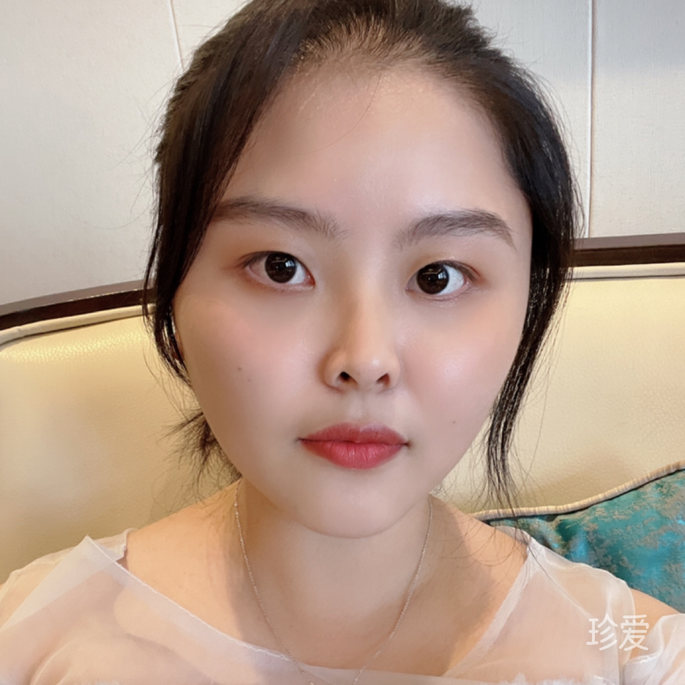 偷吃饼干划破嘴