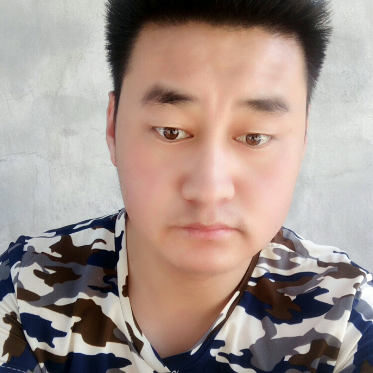 人潮擁擠我像多余