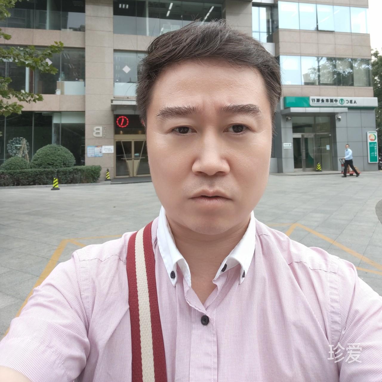 星空下的拥抱