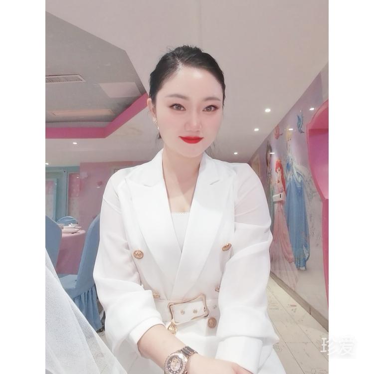 花園里的小淳兒