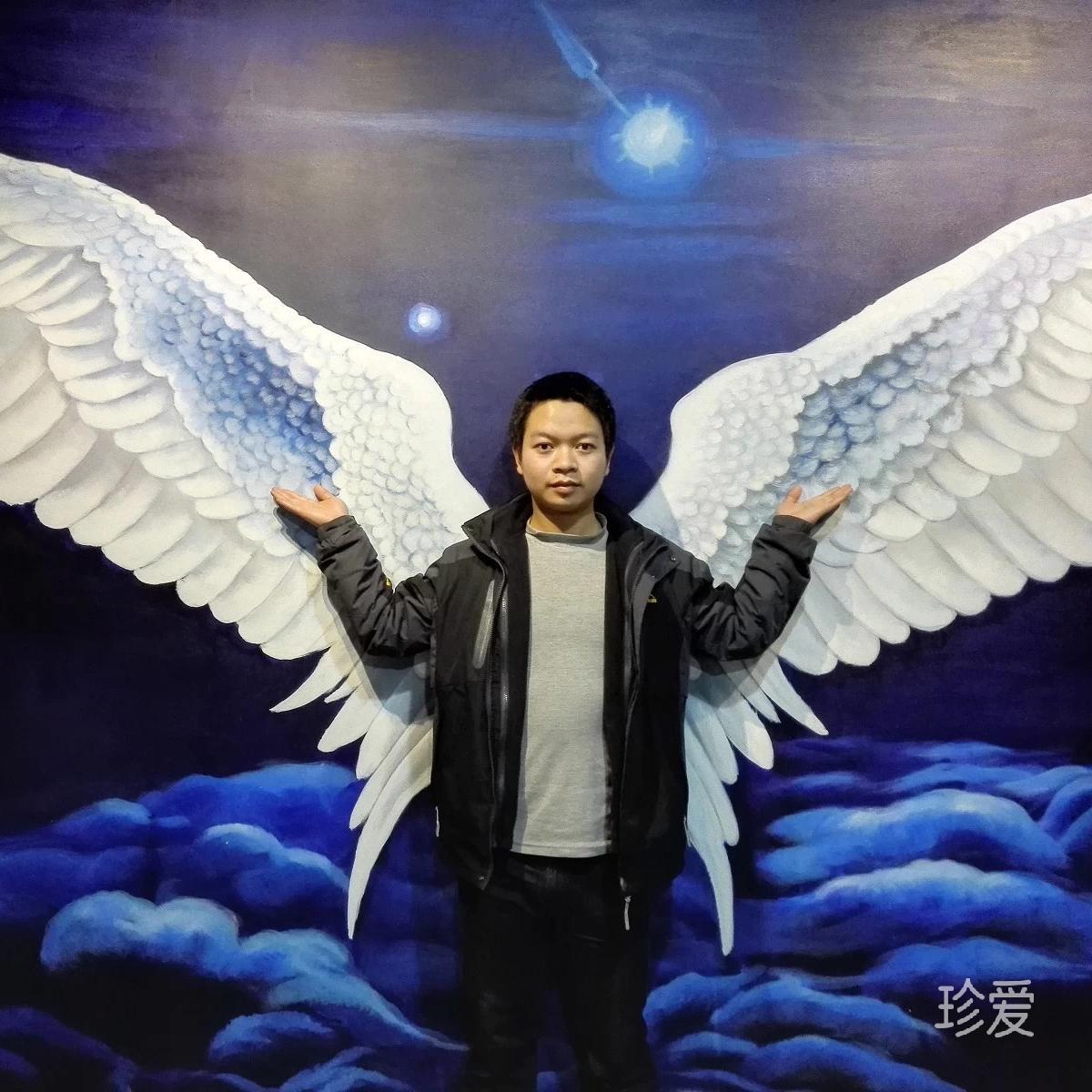 天空淡蓝