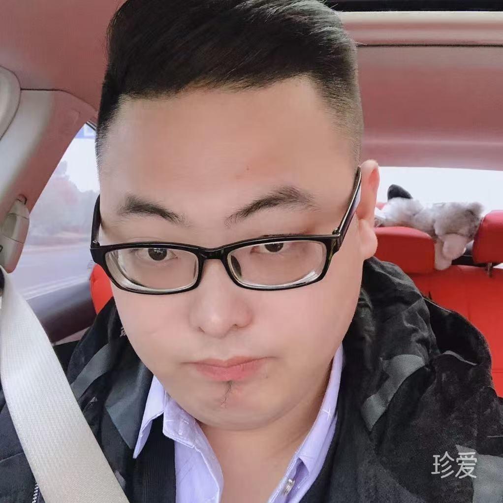 長皺紋的小男孩