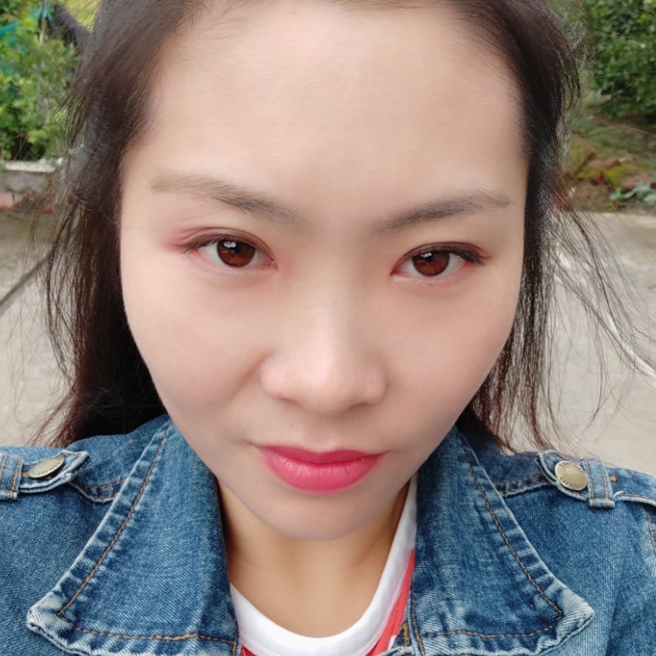 應該甜美的笑了