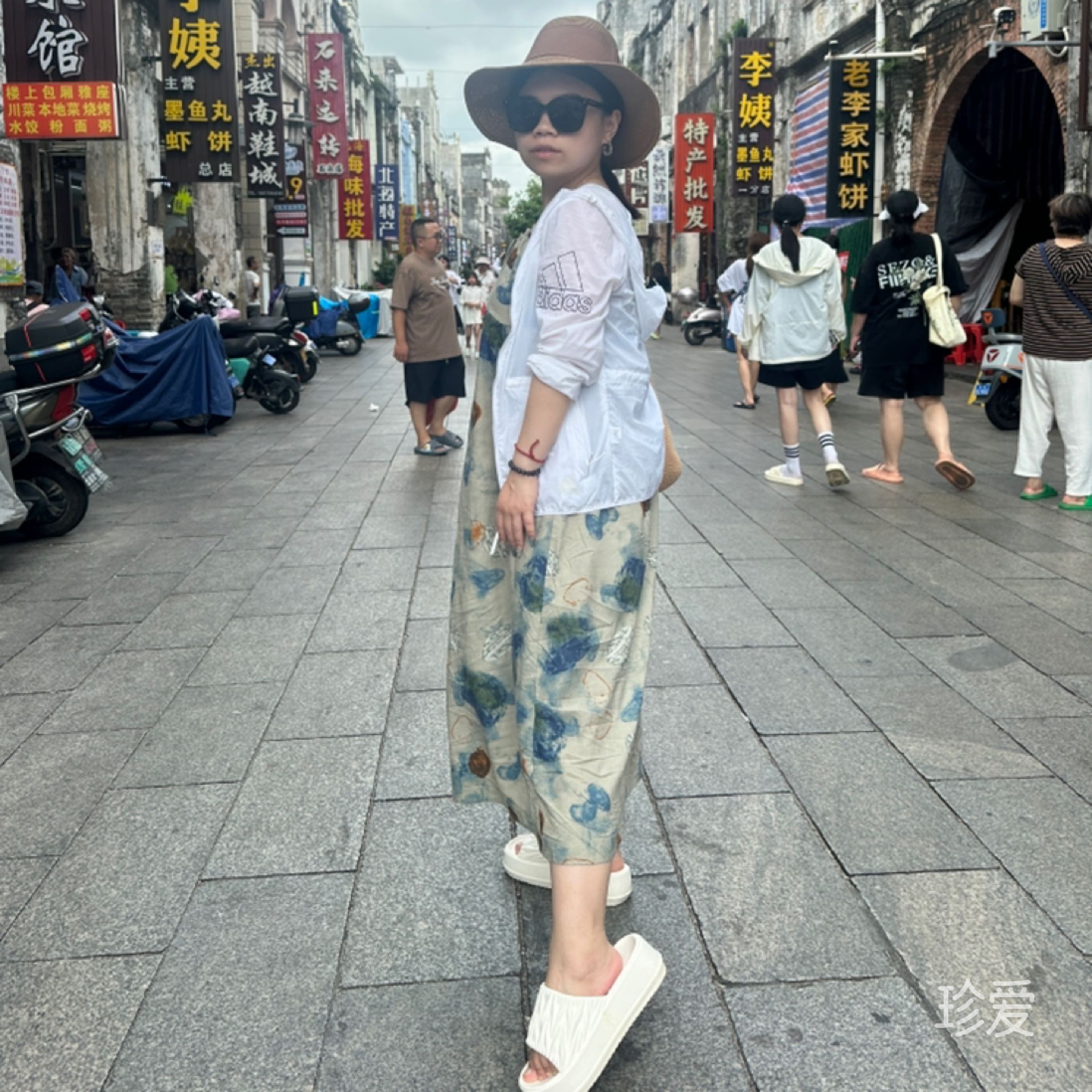 爱伸懒腰的咪