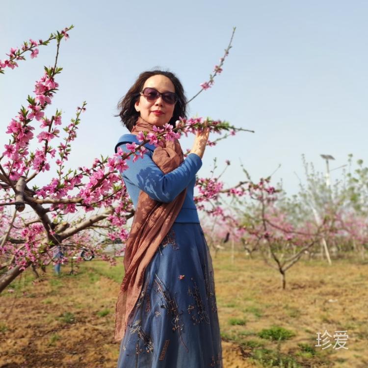 海風(fēng)吹著碎花裙