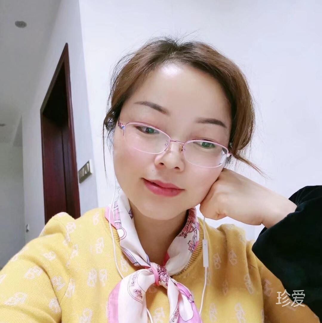 阳光下的海