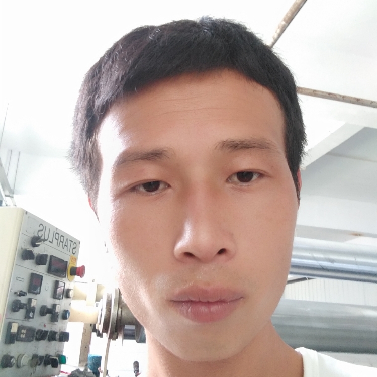 閉仩雙眼默默等待