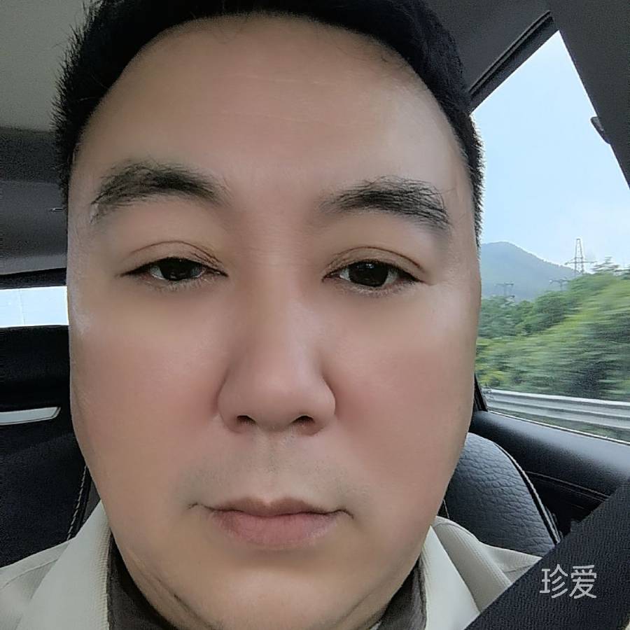 雄鹰翱翔