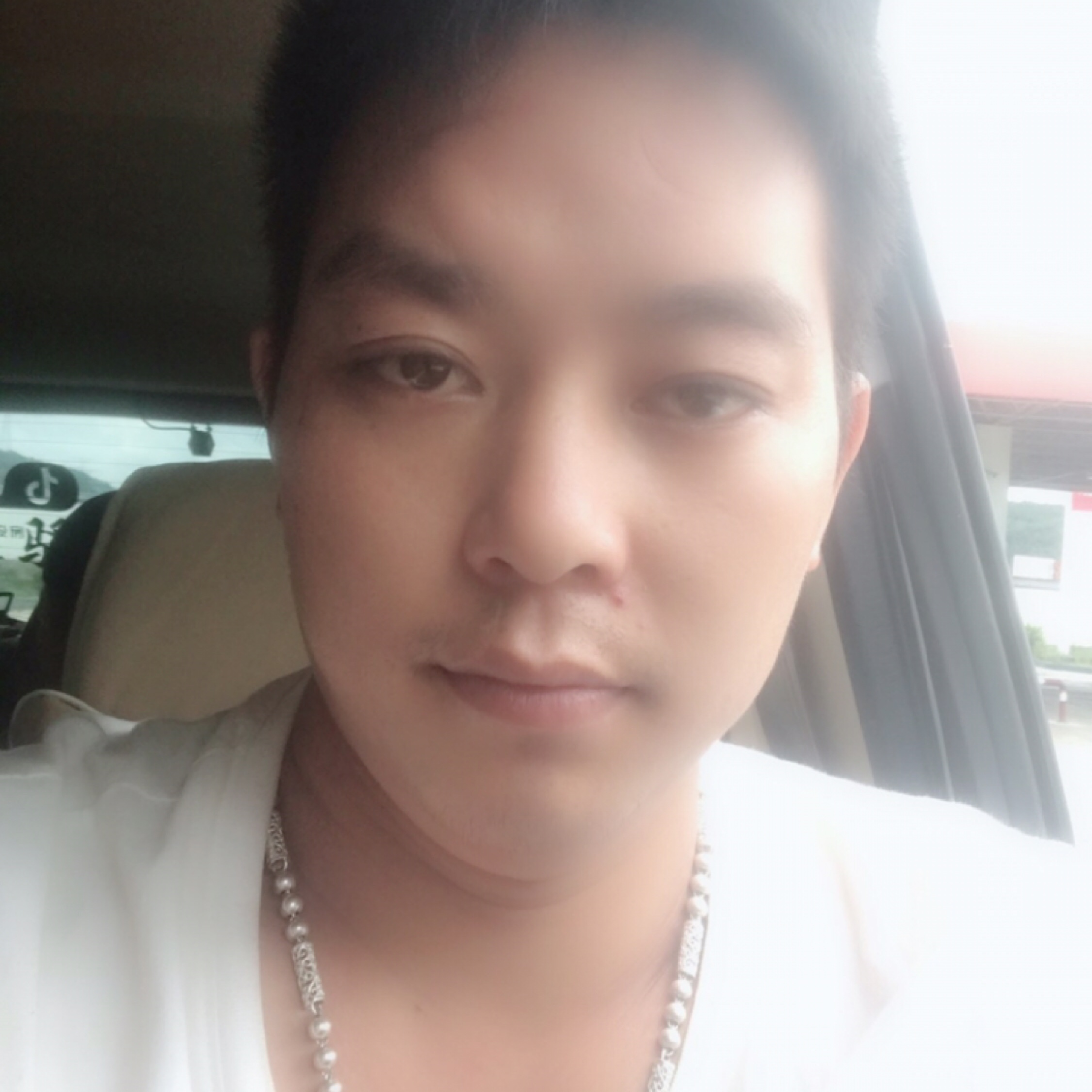 受过伤的小男人