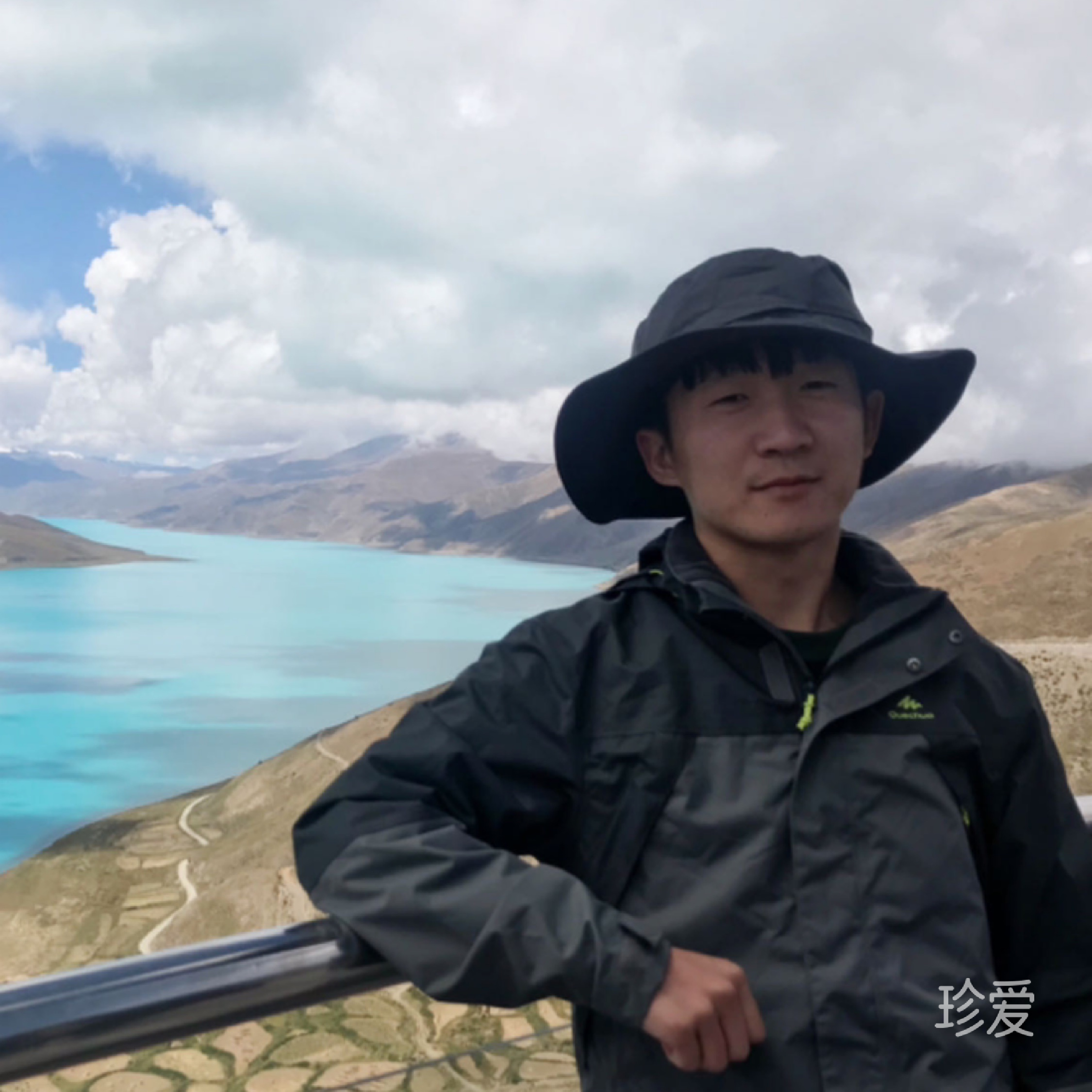 山谷里的稻草人