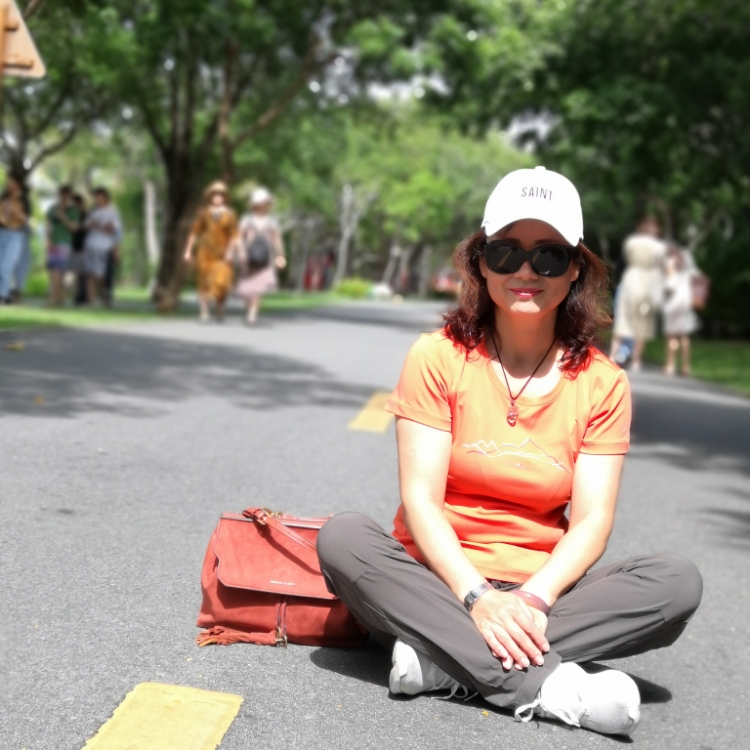 人在何处不相逢