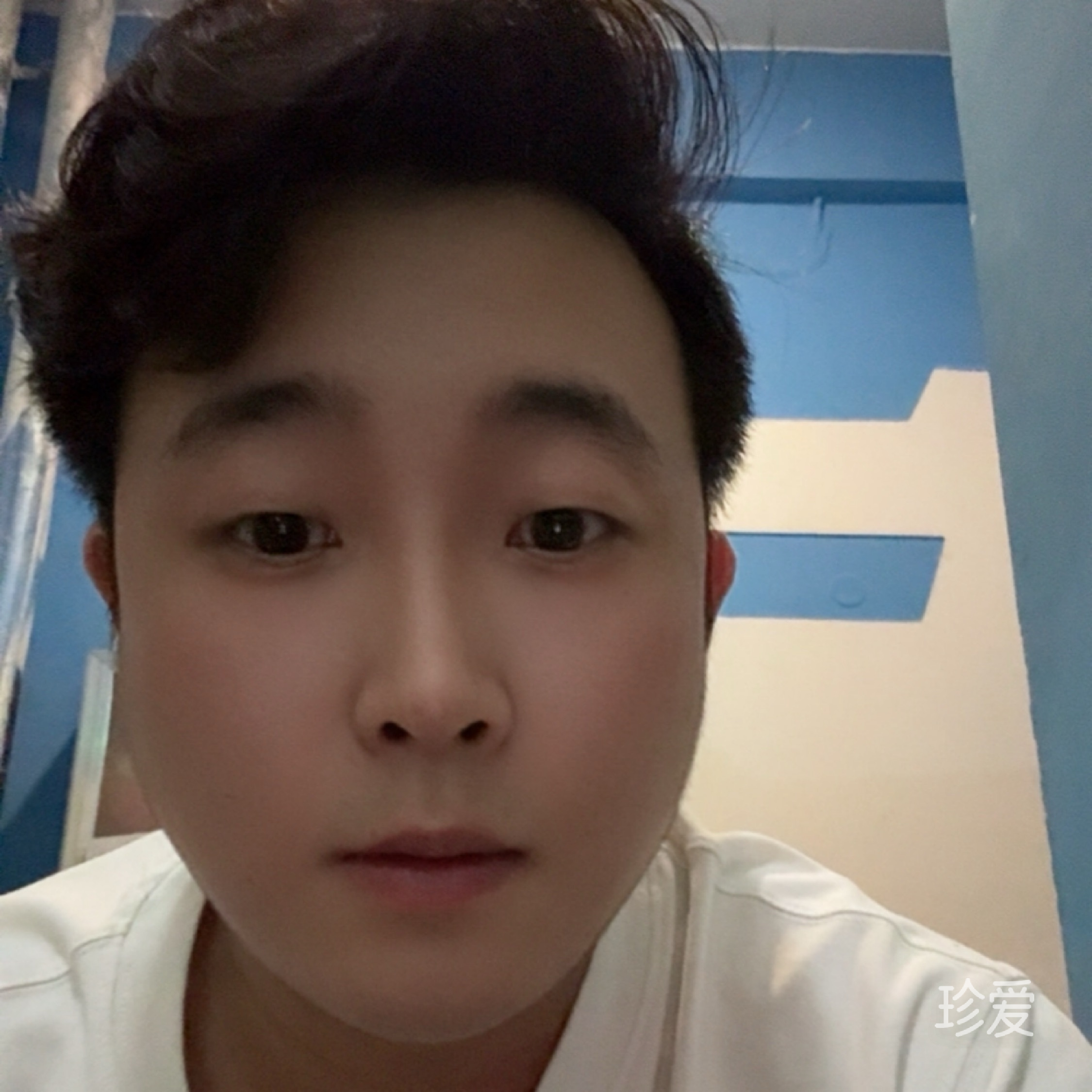 左手边的右手