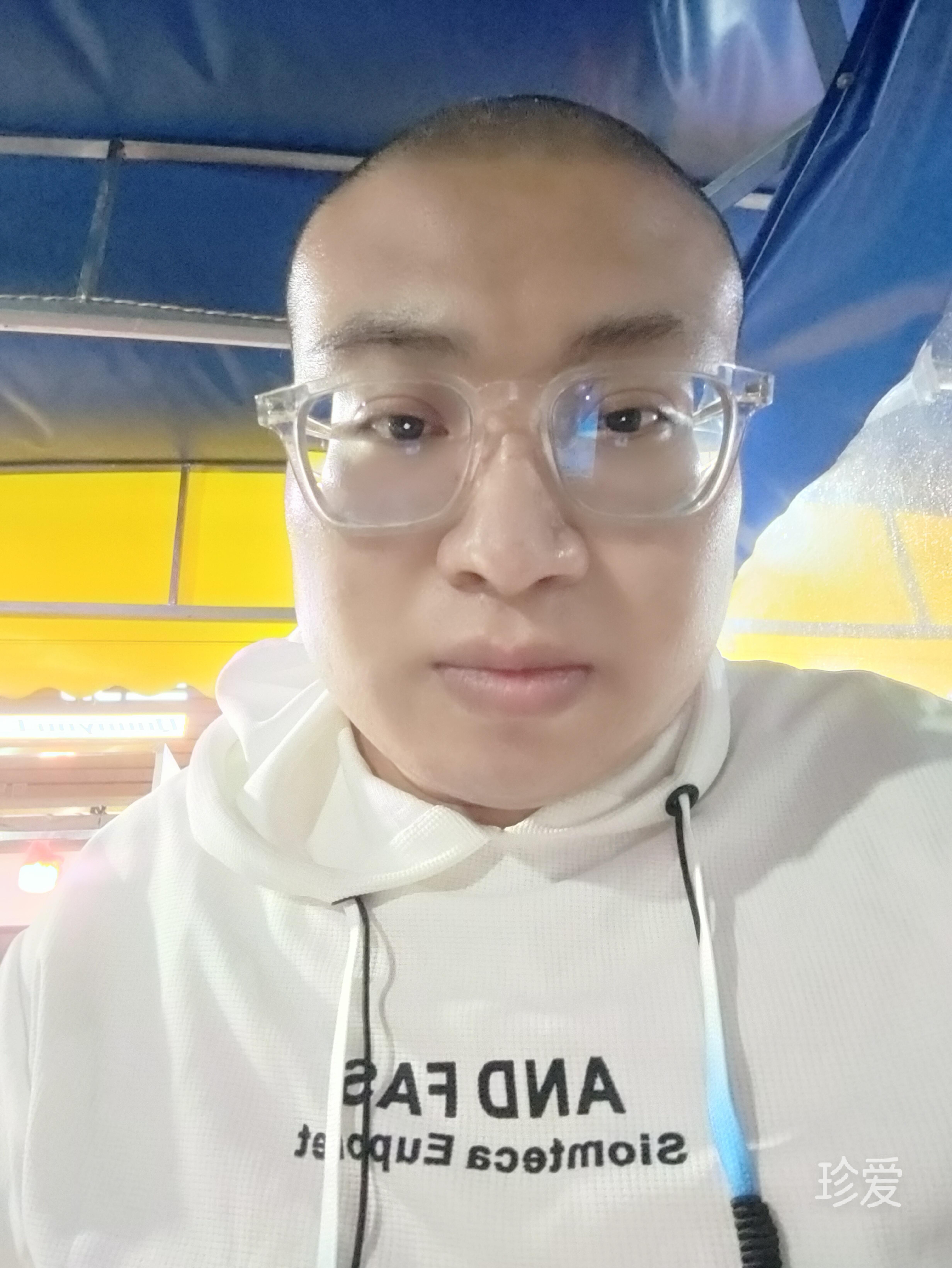 嘴角滑落一抹沧桑