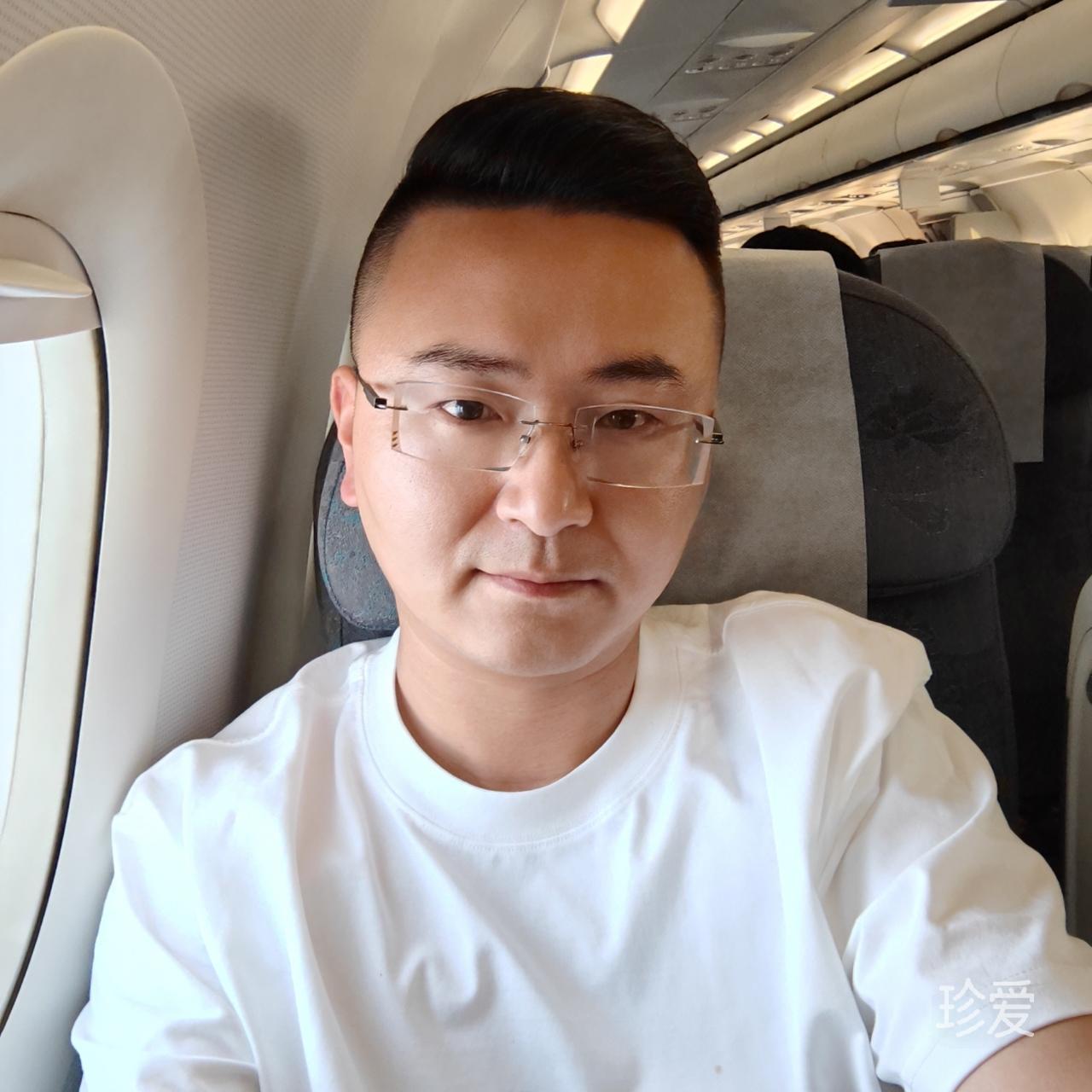 蓝天下的影子