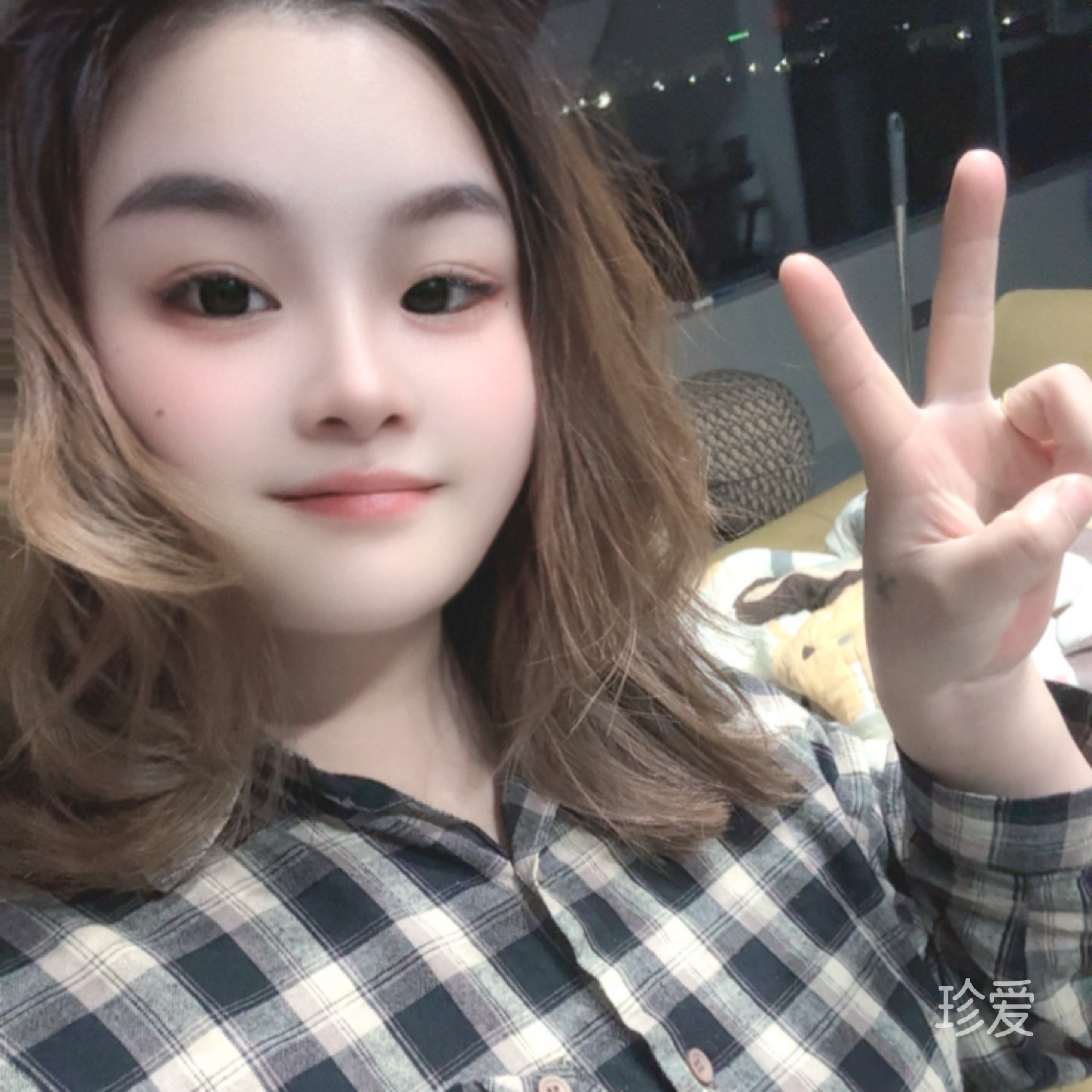 微笑掩饰悲伤