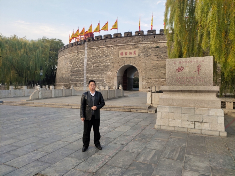 與世無(wú)爭(zhēng)