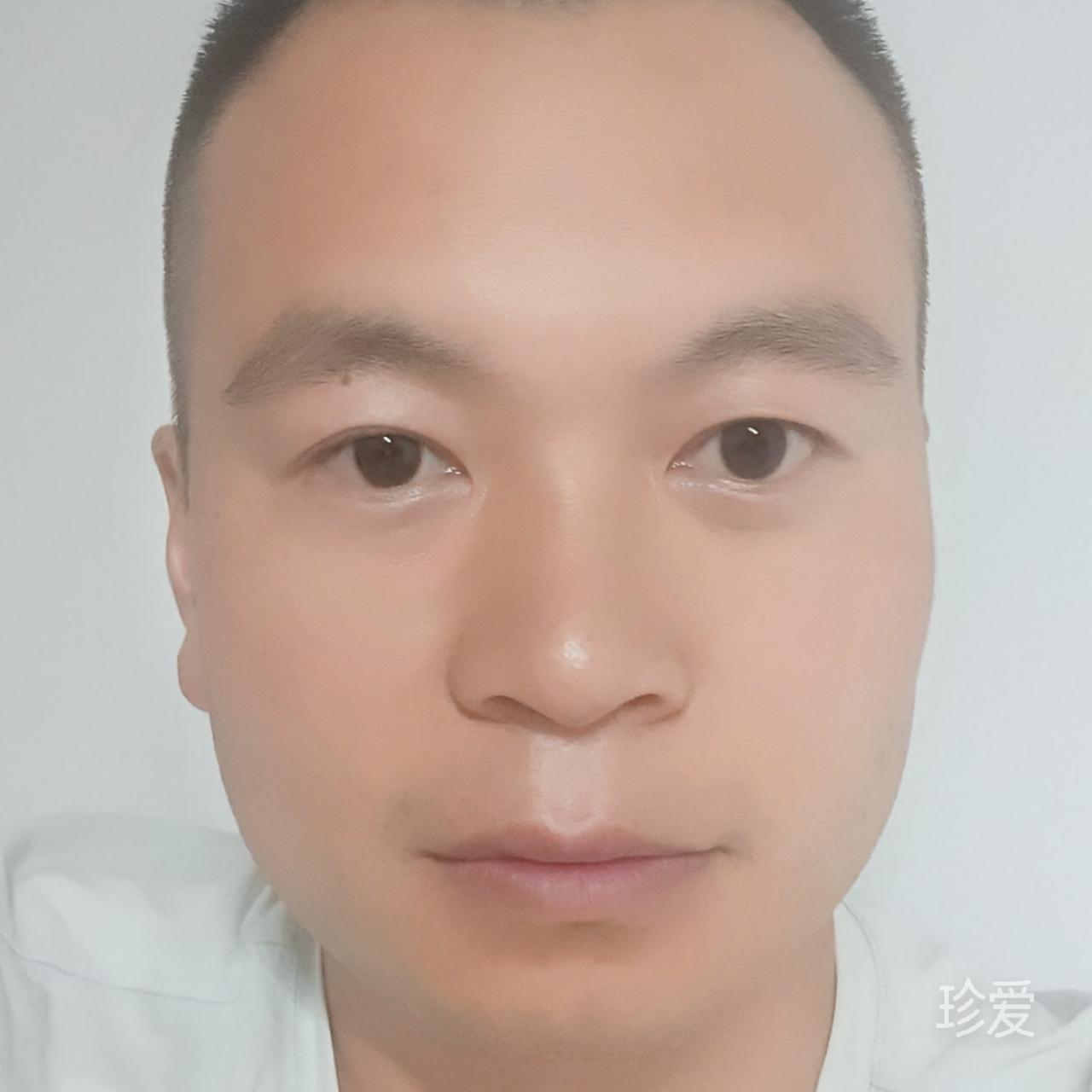 黑夜里的一束光