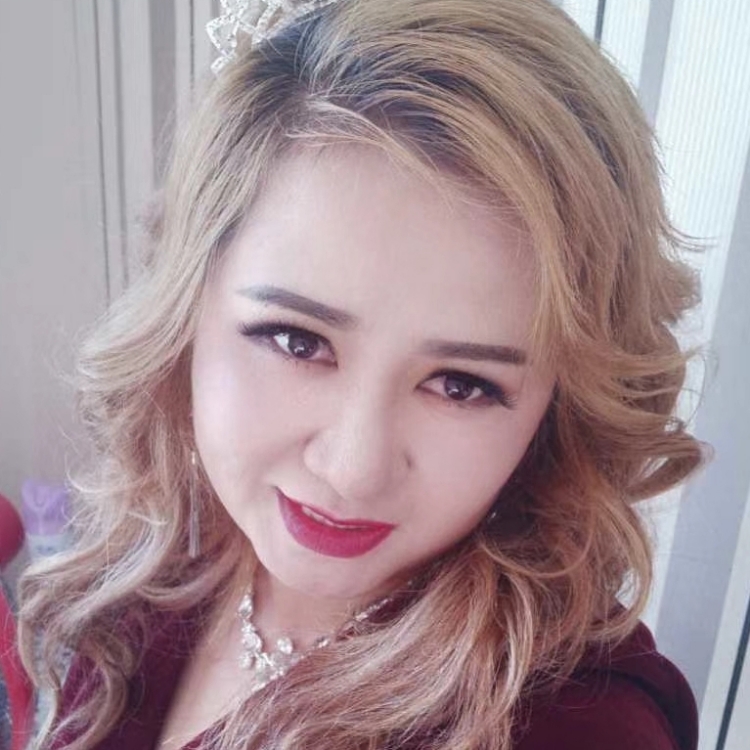 钢琴上跳舞的猫