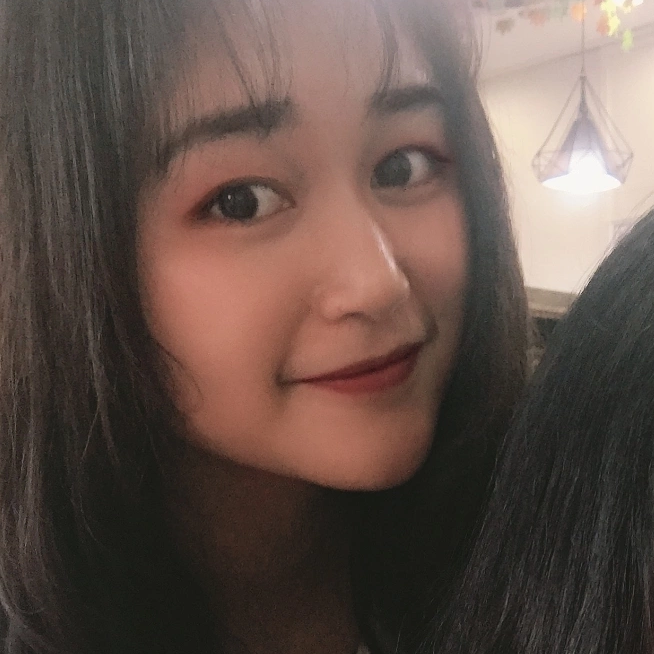 笑颜如花的女子