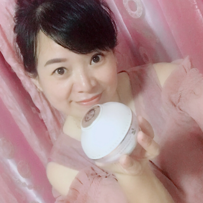 回眸一笑百媚生