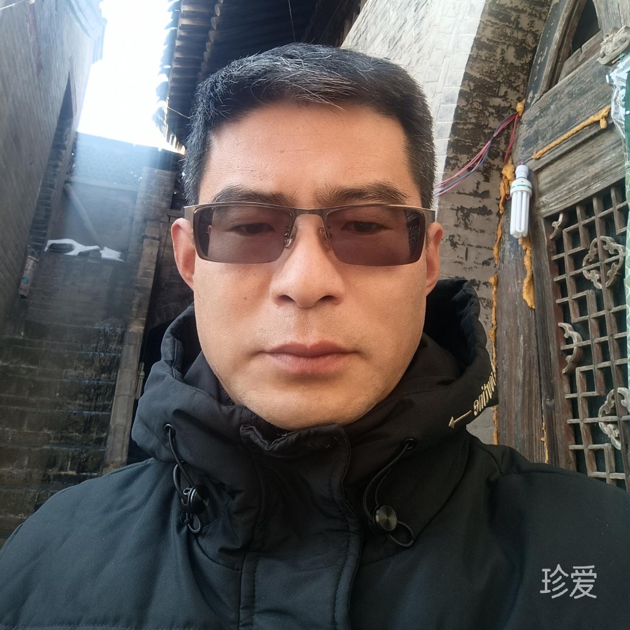 天空飛翔的雄鷹