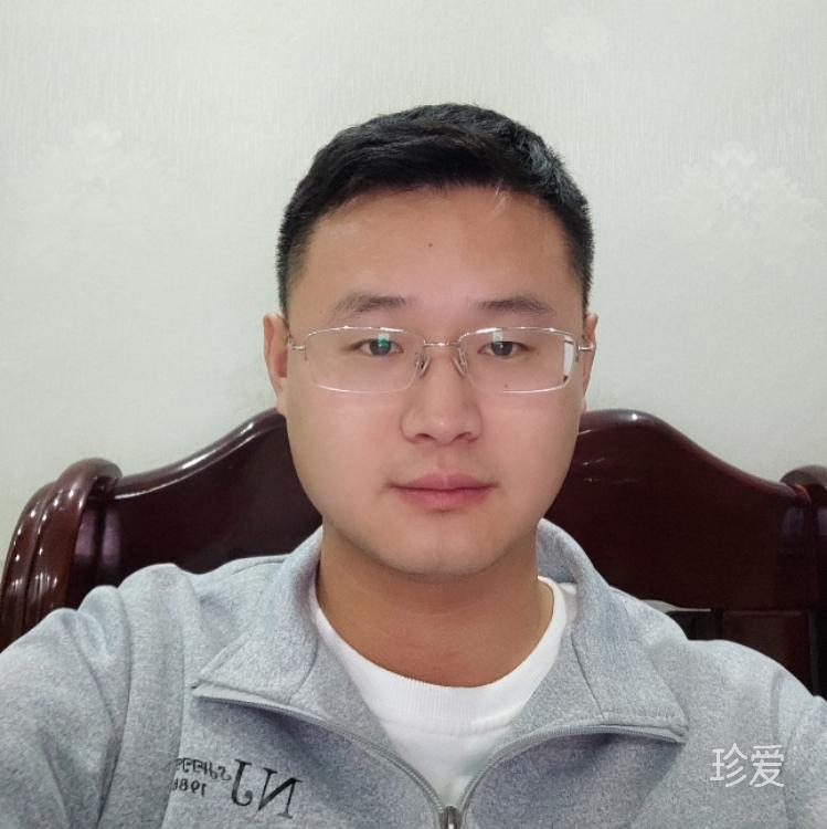 追風(fēng)箏的小伙