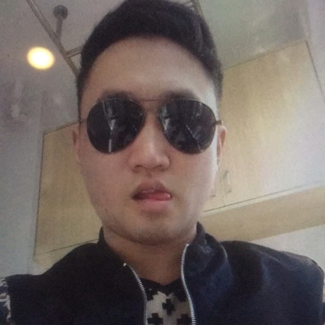 手捧鲜花走向你