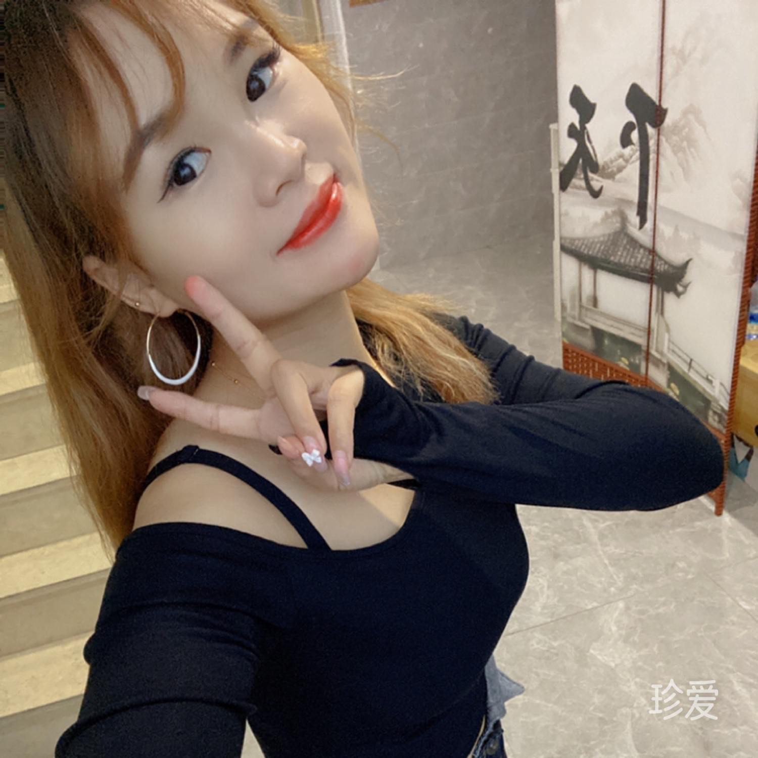 走在迷霧的小巷里