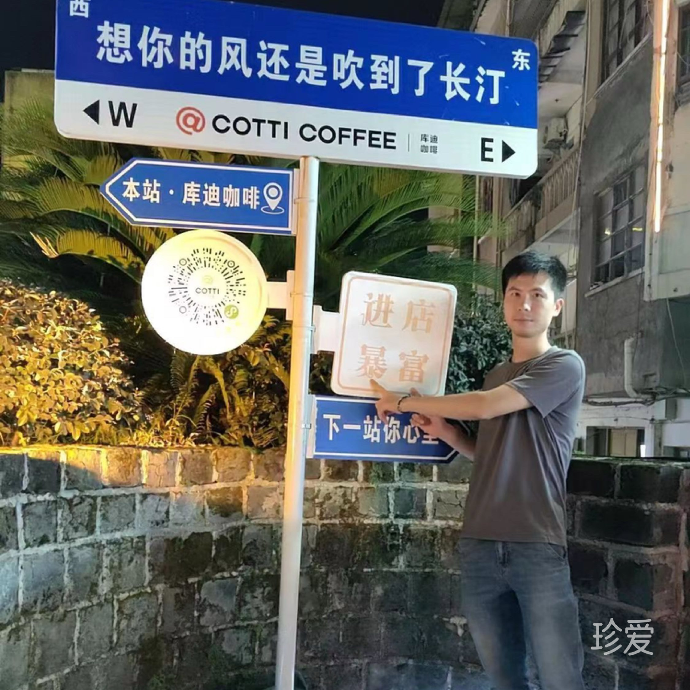 乌黑发亮