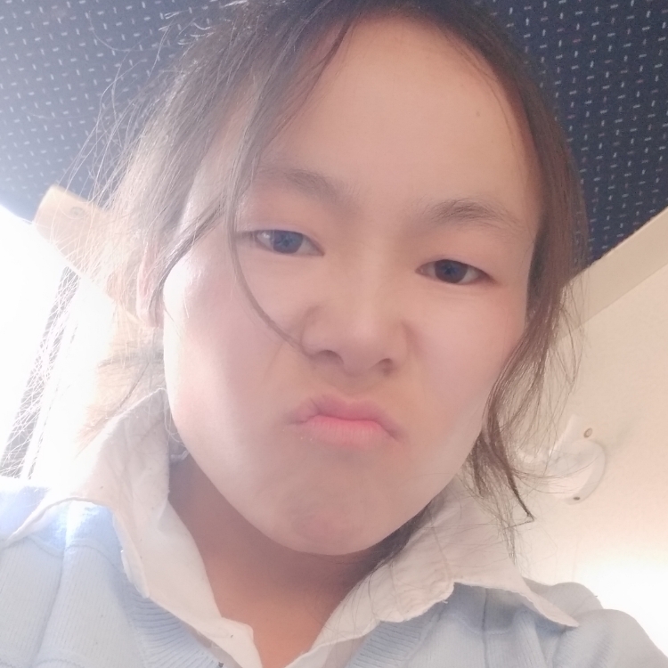 水中睡著的魚(yú)