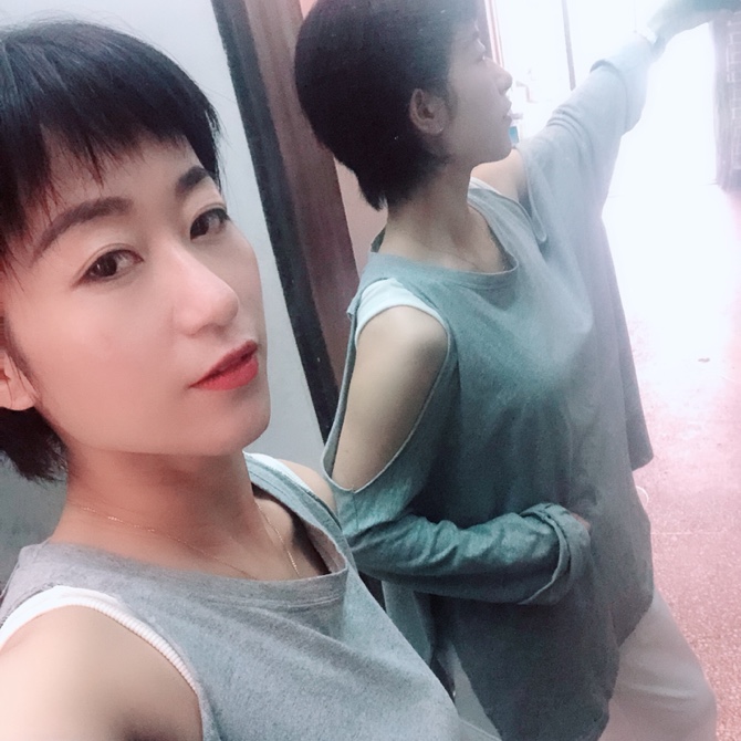 風(fēng)雨中的小草