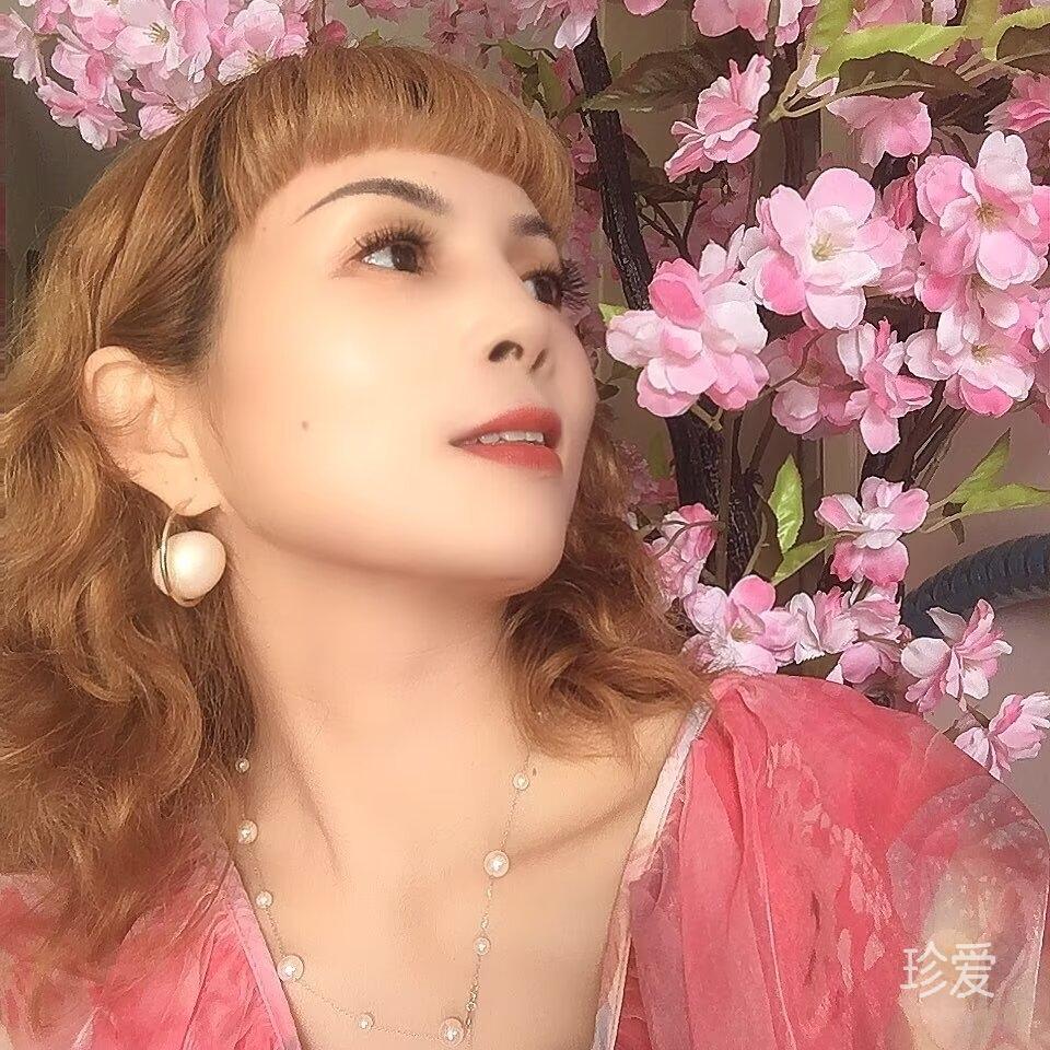 嫣然