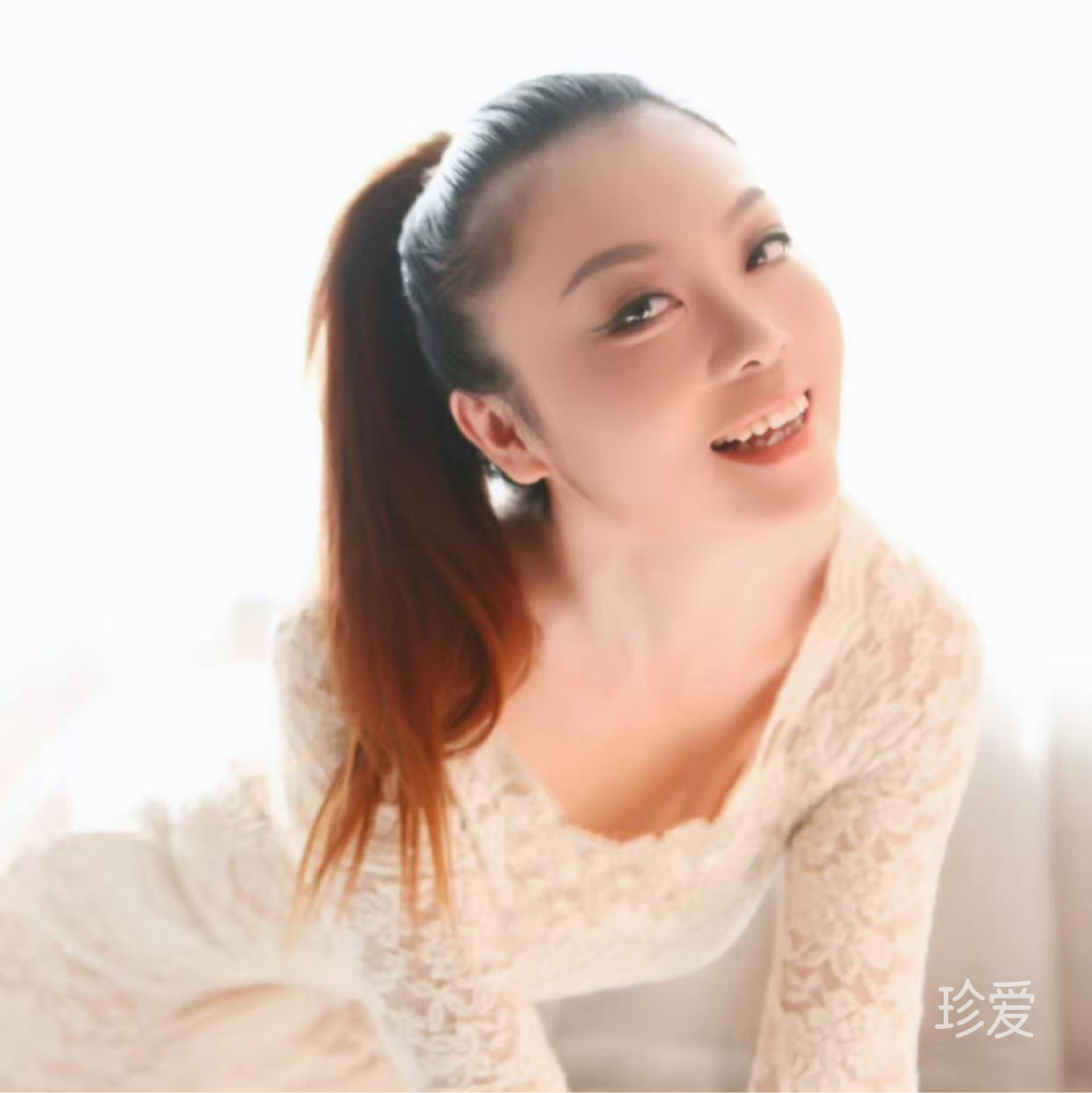 俏皮的民歌女孩