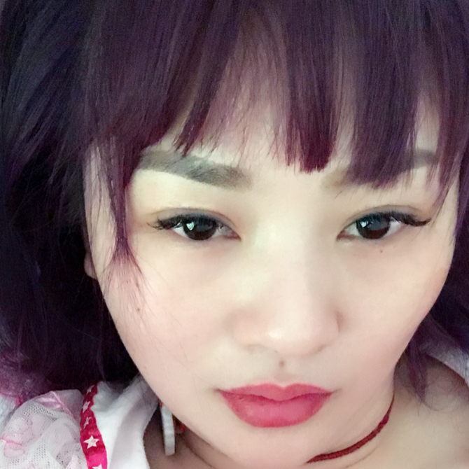 钢琴上跳舞的猫