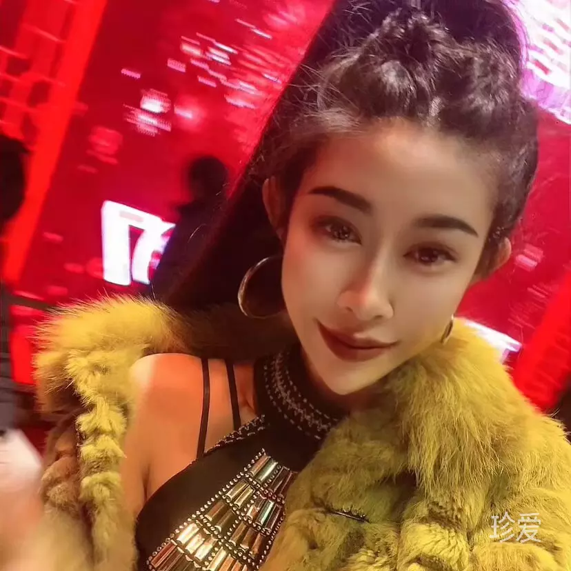 雅娜Yana