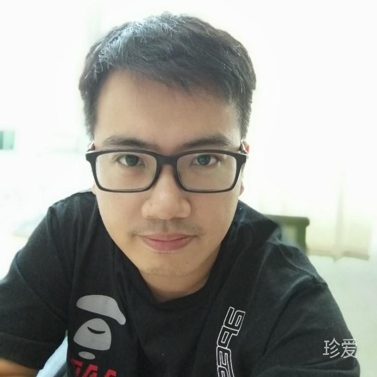 期望紧握的小手