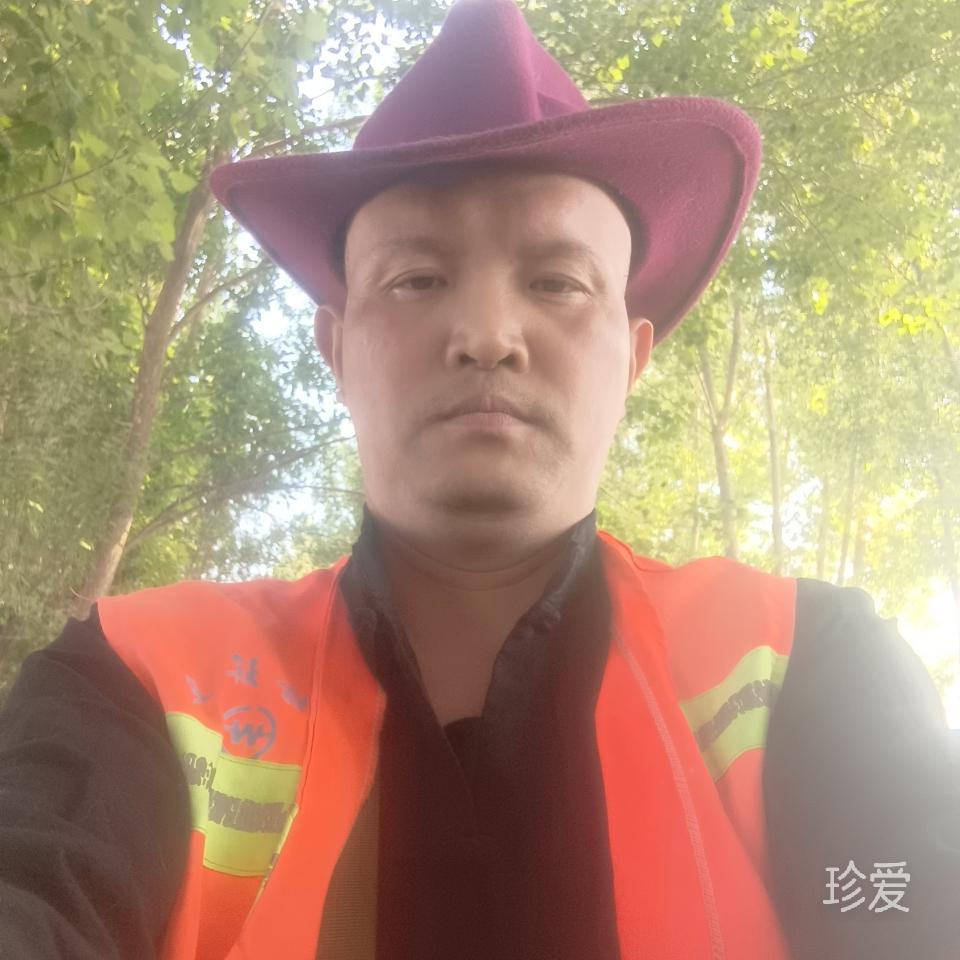 笑着走