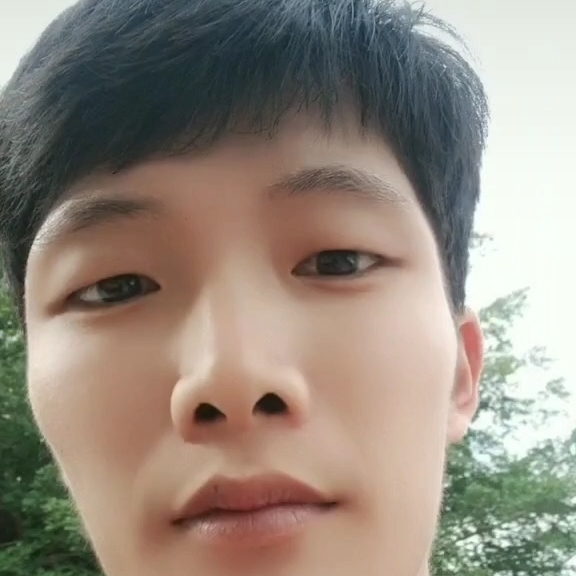 在等那個(gè)她