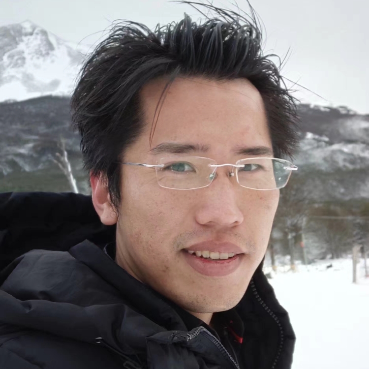 著眼青山亦紅塵