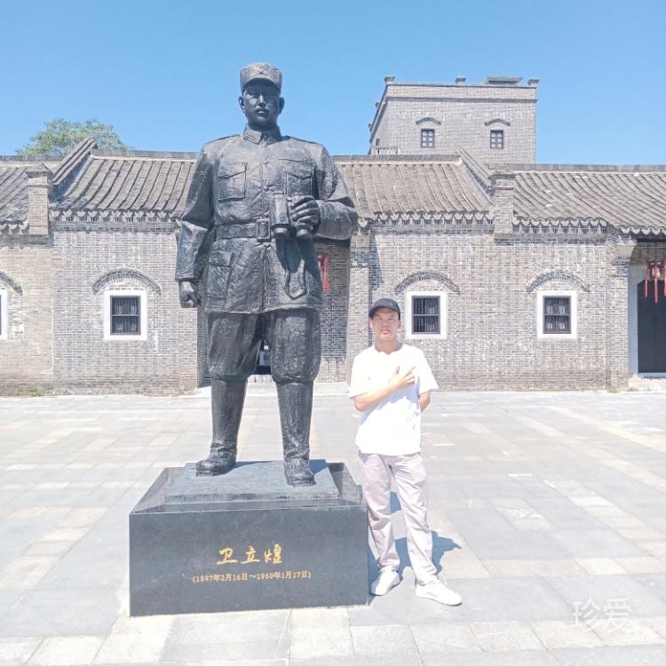 坐在一旁觀世界