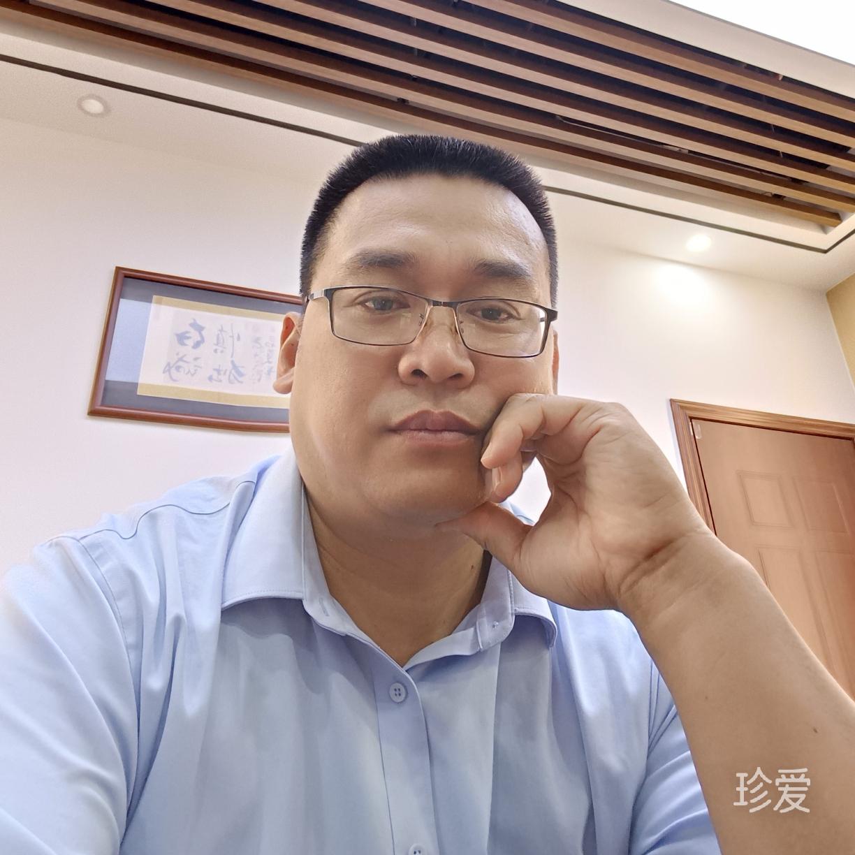 一朵飄逸的白云