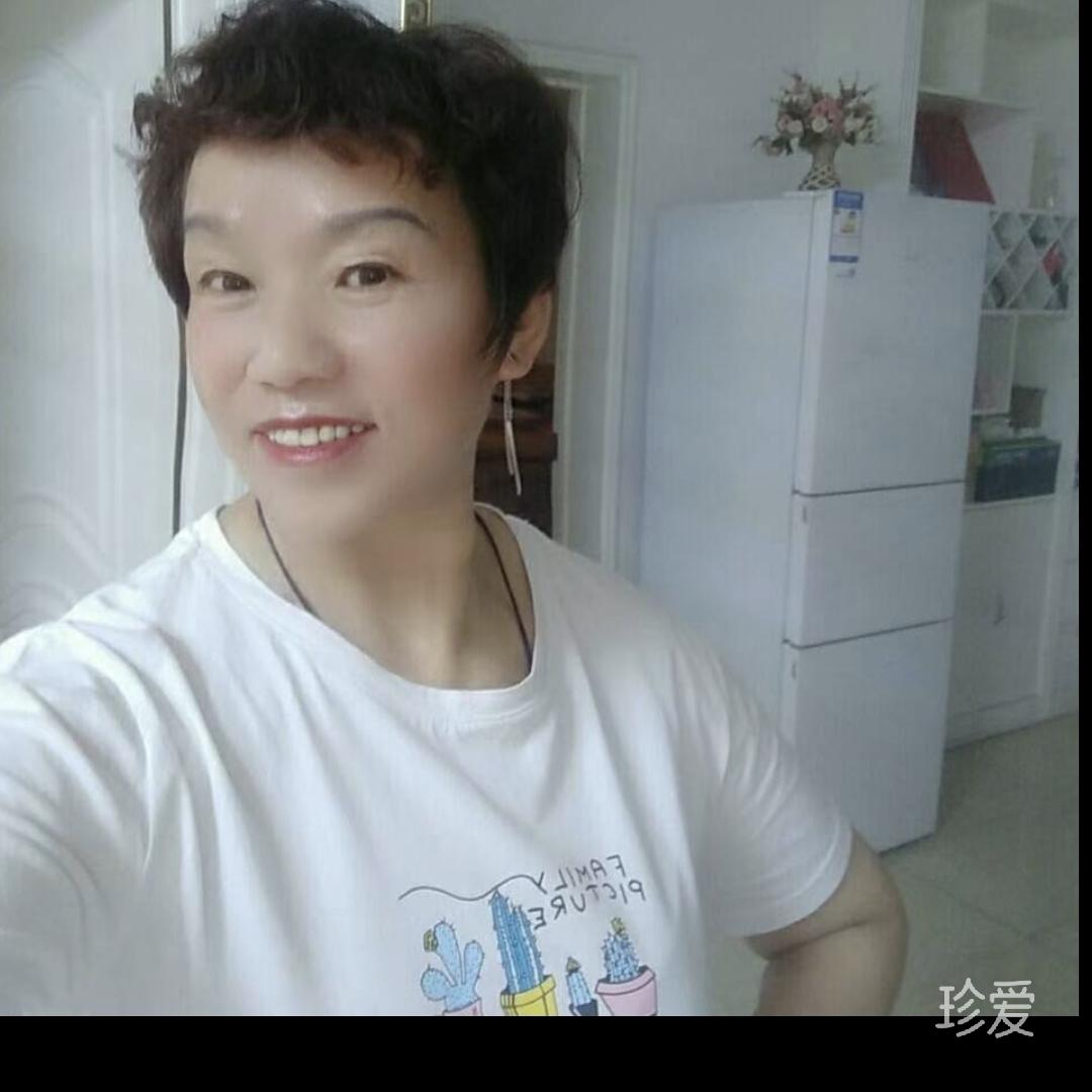 海风吹着碎花裙