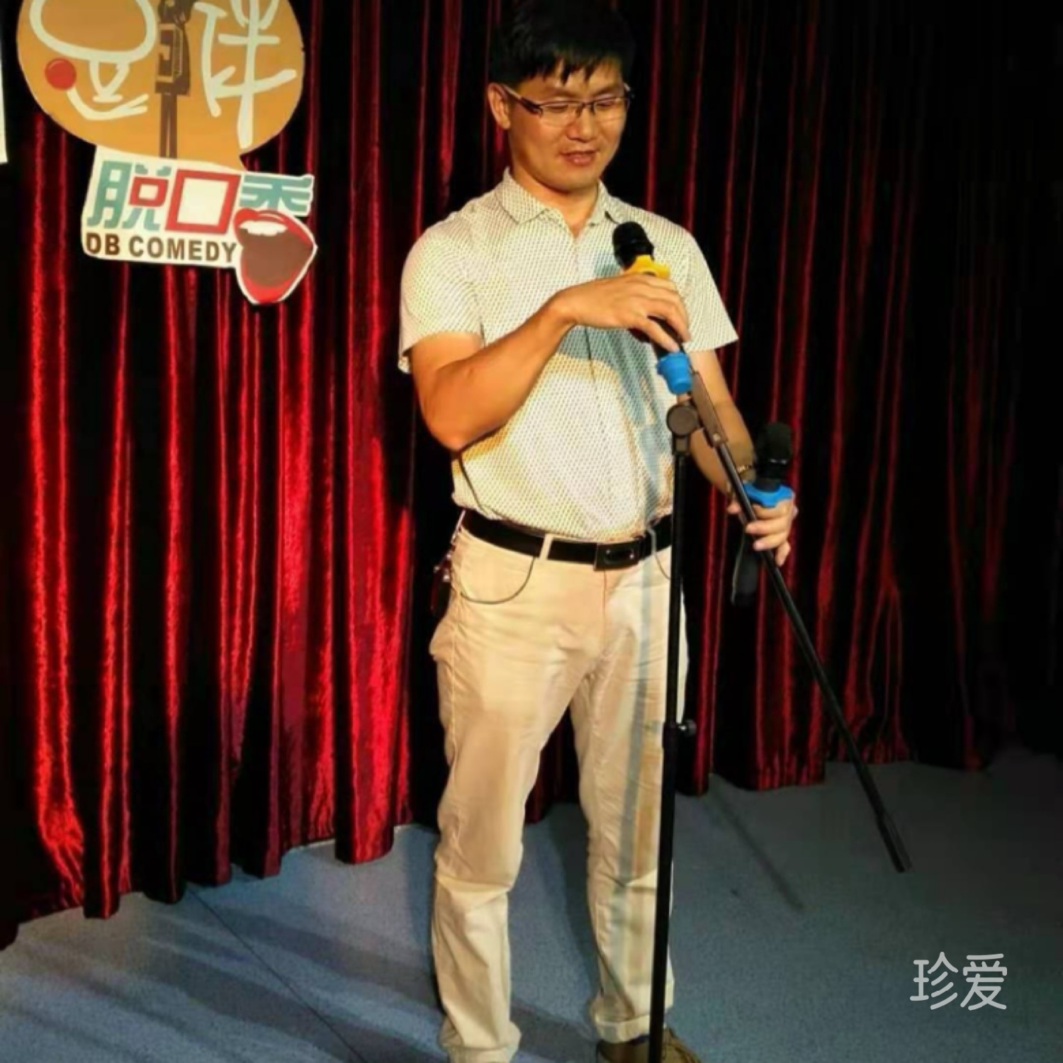 默默