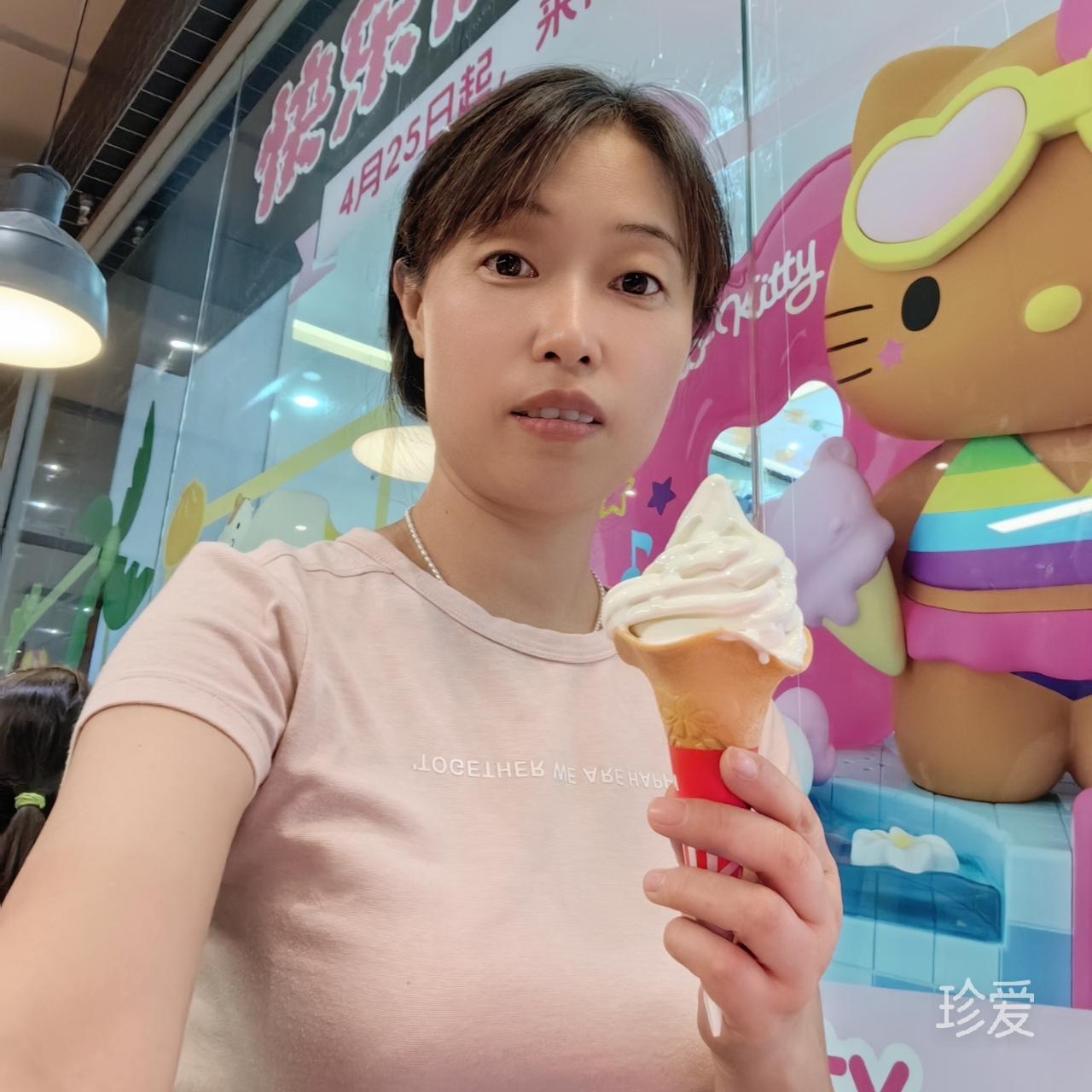 月亮藏云朵