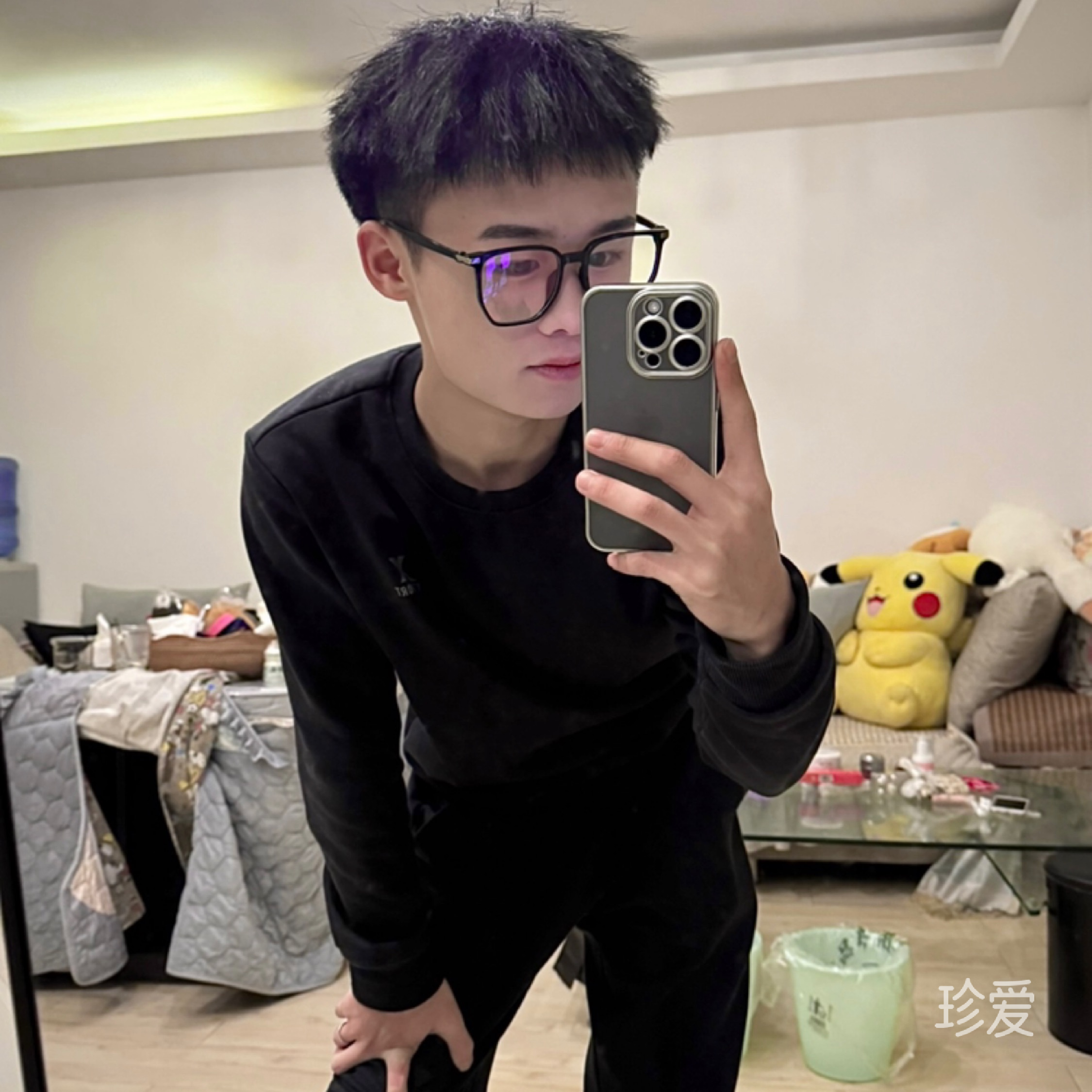 岁月无情染白头