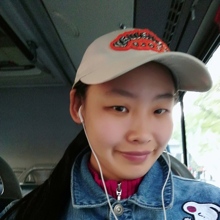 開心快樂的小熊