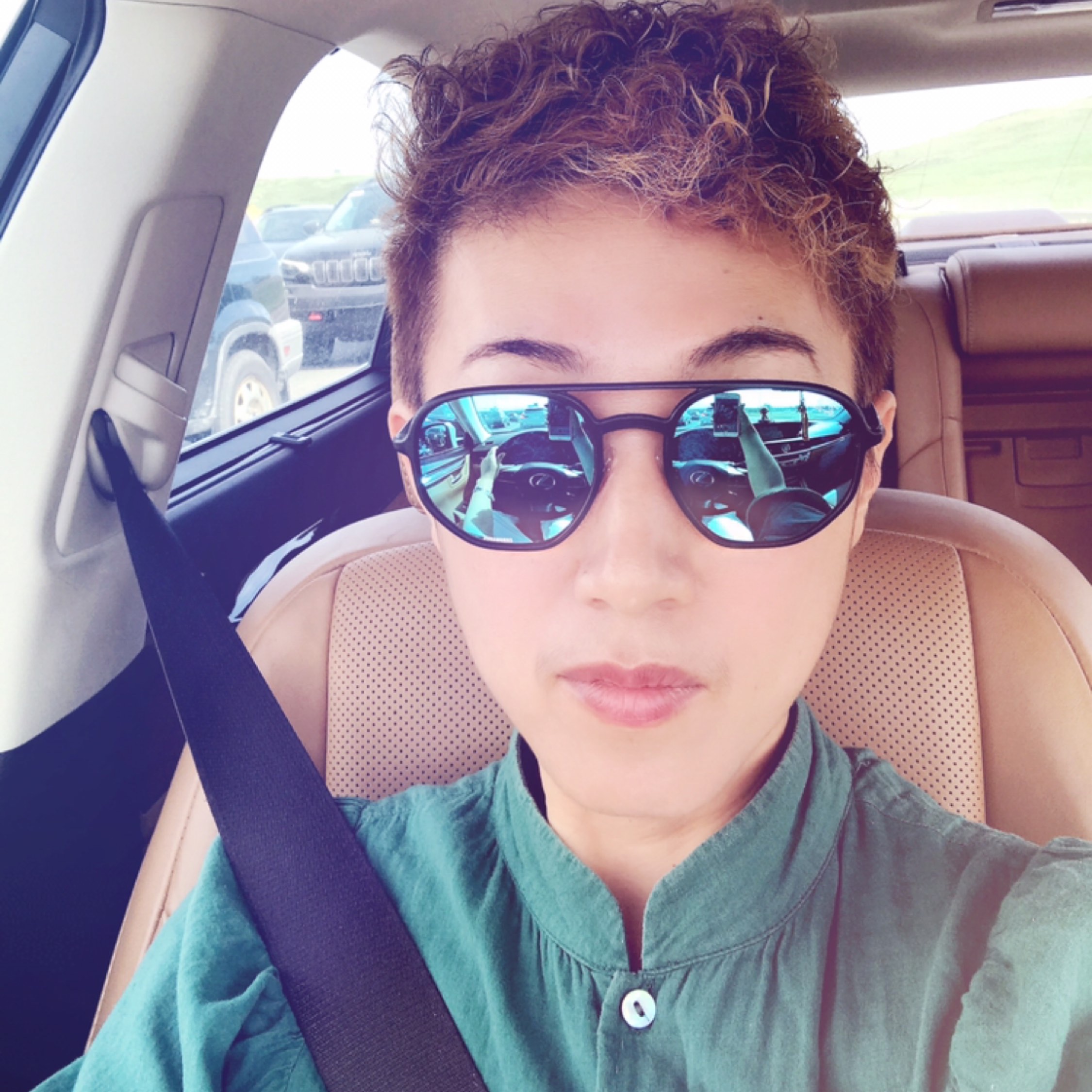 放风筝的女孩子