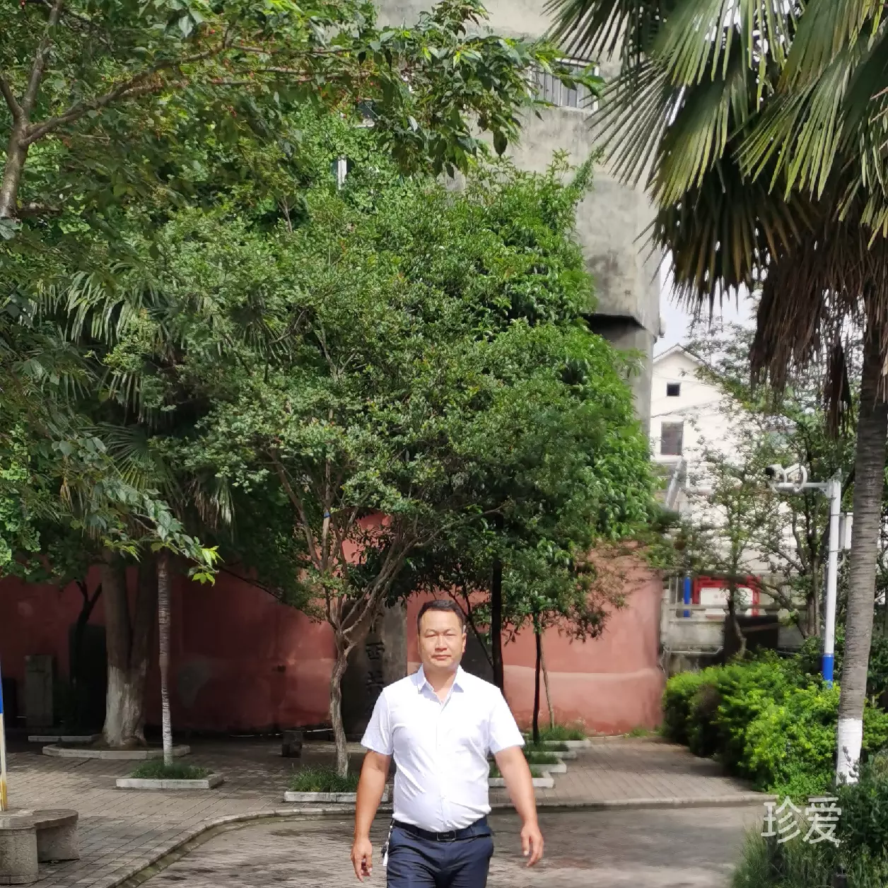 笑着走向未来