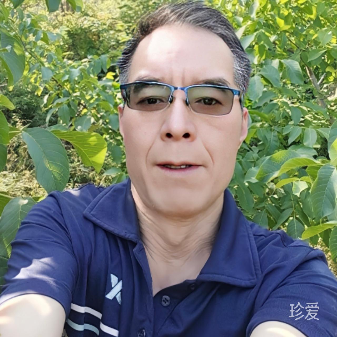 蔚藍的大海水深嗎