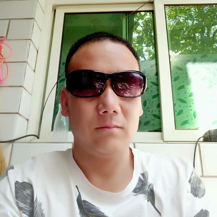 小楼一夜听春雨